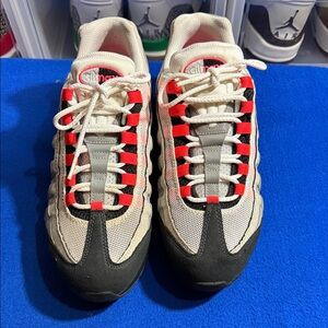 Nike Air Max 95 solar red